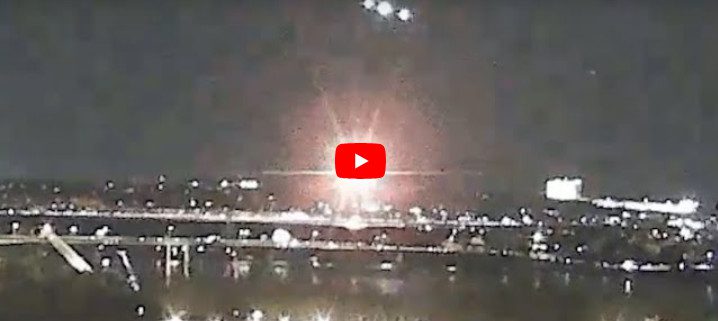 যেভাবে মাঝ আকাশে বিমানের সঙ্গে হেলিকপ্টারের সংঘর্ষ হয় (ভিডিও)