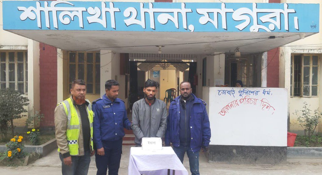 শালিখায় ৩০পিচ ইয়াবাসহ এক মাদক কারবারি আটক
