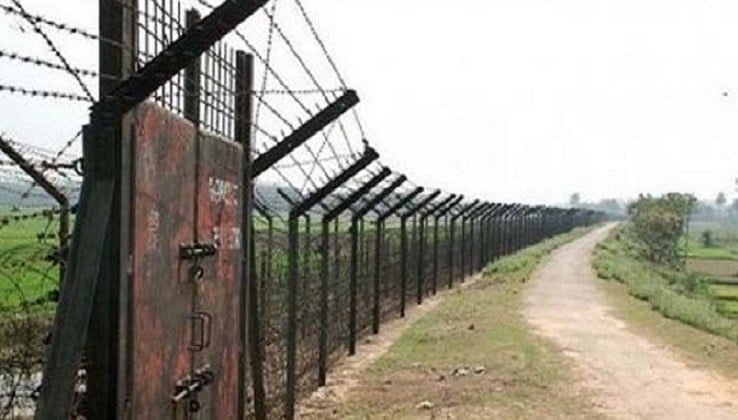 নওগাঁ সীমান্তে বিএসএফের হাতে বাংলাদেশি আটক।