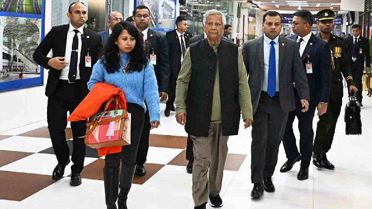 আরব আমিরাত গেলেন প্রধান উপদেষ্টা
