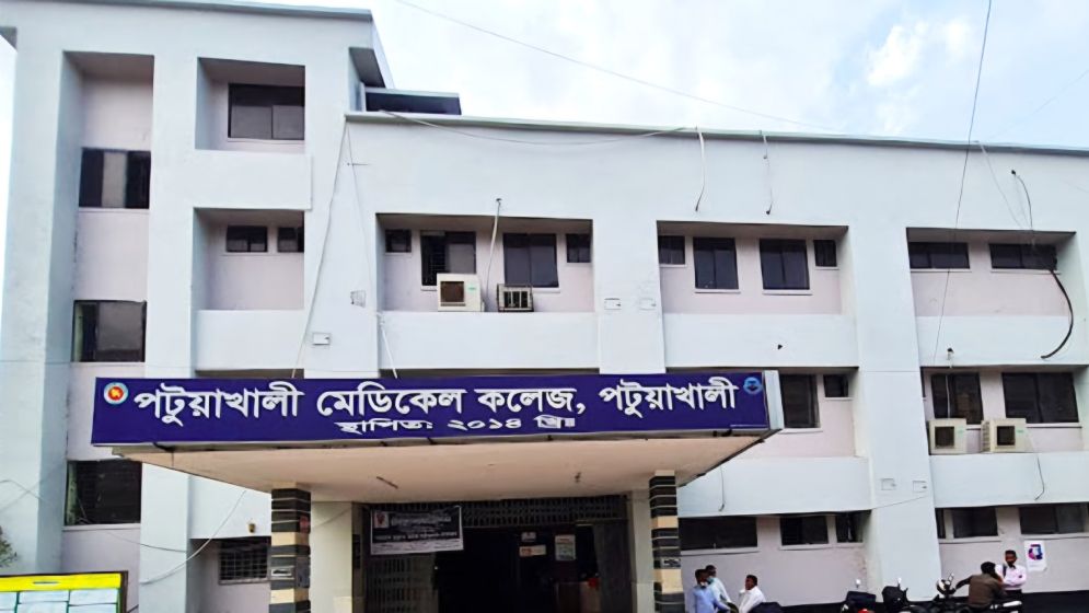 পটুয়াখালীতে আতশবাজি ফোটাতে গিয়ে নিহত ১; গুরুতর আহত ২