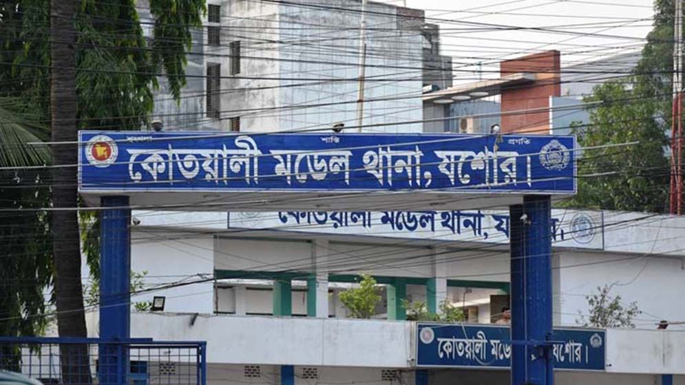 ‘ধর্ষণচেষ্টা’ করায় মারপিটে বেয়াইয়ের মৃত্যু, বেয়াইনের আত্মসমর্পণ