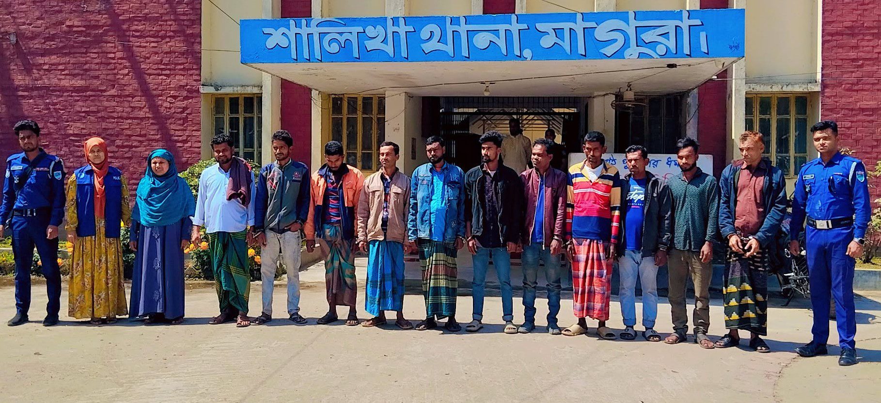 শালিখায় বিভিন্ন মামলায় ওয়ারেন্টভুক্ত ১২ আসামী গ্রেফতার