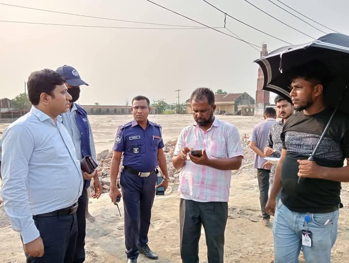 বালি দিয়ে কৃষি জমি ও পুকুর ভরাট করার দায়ে ১ জনকে এক লক্ষ টাকা জরিমানা।