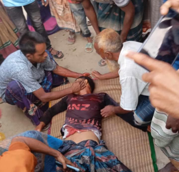 আত্রাইয়ের যুবক বাগমারায় ছুরিকাঘাতে খুন,বিক্ষুব্ধ জনগনের পিটুনিতে অভিযুক্ত নিহত  আহত ৬ পুলিশ