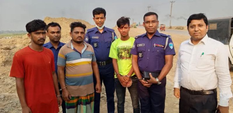 ৩ জন মাদক সেবীকে গ্রেফতার করে অর্থ ও কারাদণ্ড প্রদান করা হয়