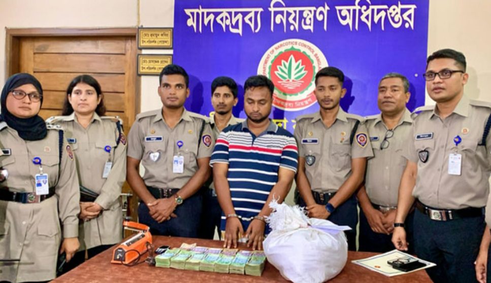 রাজশাহীতে শীর্ষ মাদক ব্যবসায়ী গ্রেপ্তার