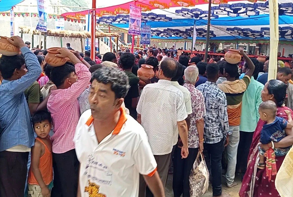 নওগাঁর ঠাকুরমান্দা রঘুনাথ জিউ মন্দিরে রামভক্তদের মিলনমেলা।