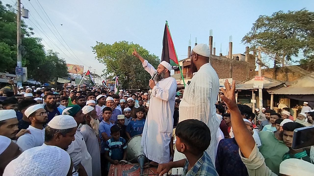 ফিলিস্তিনের উপর ইসরায়েলি আগ্রাসনের প্রতিবাদে শালিখায় বিক্ষোভ মিছিল ও পথ সভা