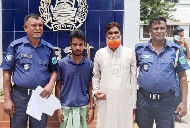 নওগাঁর নিয়ামতপুরে নাশকতার মামলায় আ. লীগ নেতা আব্দুল মতিন গ্রেপ্তার।