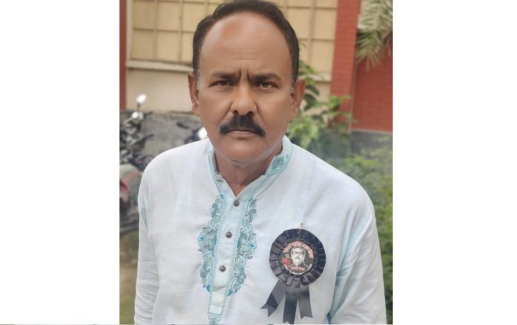 নওগাঁর নিয়ামতপুরে আওয়ামী লীগ নেতাকে পুলিশে দিল ছাত্রদল নেতাকর্মীরা।