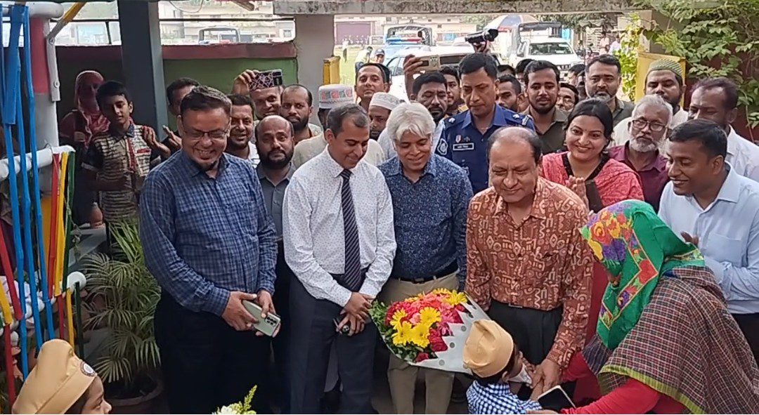 প্রাথমিক বিদ্যালয় পরিদর্শনে এসে আমি মুগ্ধ : গণশিক্ষা উপদেষ্টা