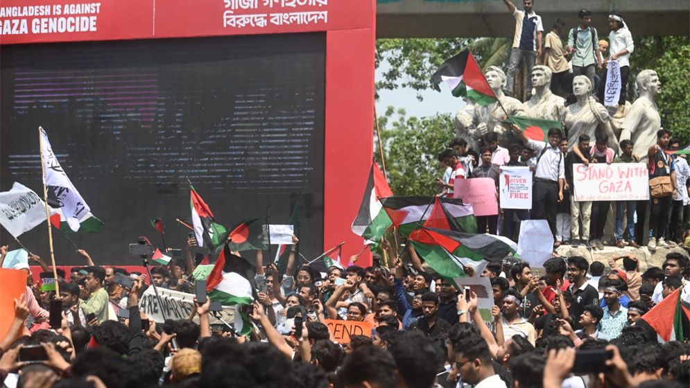 বিক্ষোভে উত্তাল সারা দেশ