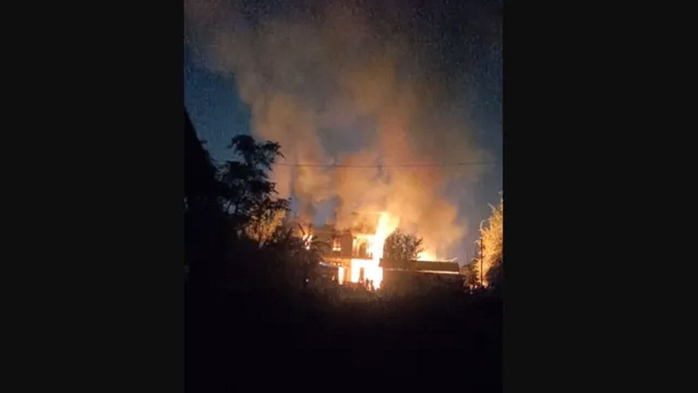 উত্তাল ভারতে বিজেপি নেতার বাড়িতে আগুন
