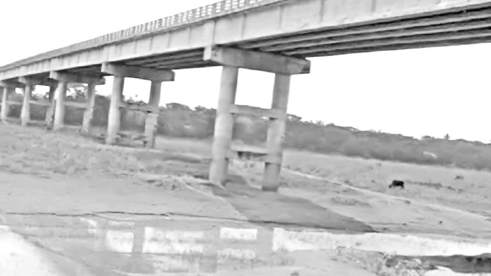 প্রমত্তা ব্রহ্মপুত্র এখন মরা খাল