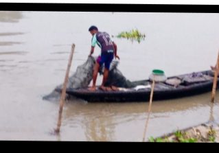 আত্রাইয়ে নিষিদ্ধ রিংজালে মৎস্য শিকার হুমকিতে দেশীয় প্রজাতির মাছ