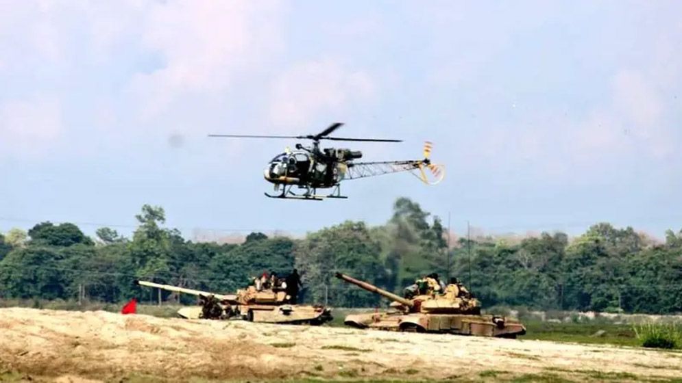 ‘চিকেন নেক’র কাছে সামরিক মহড়া ভারতের