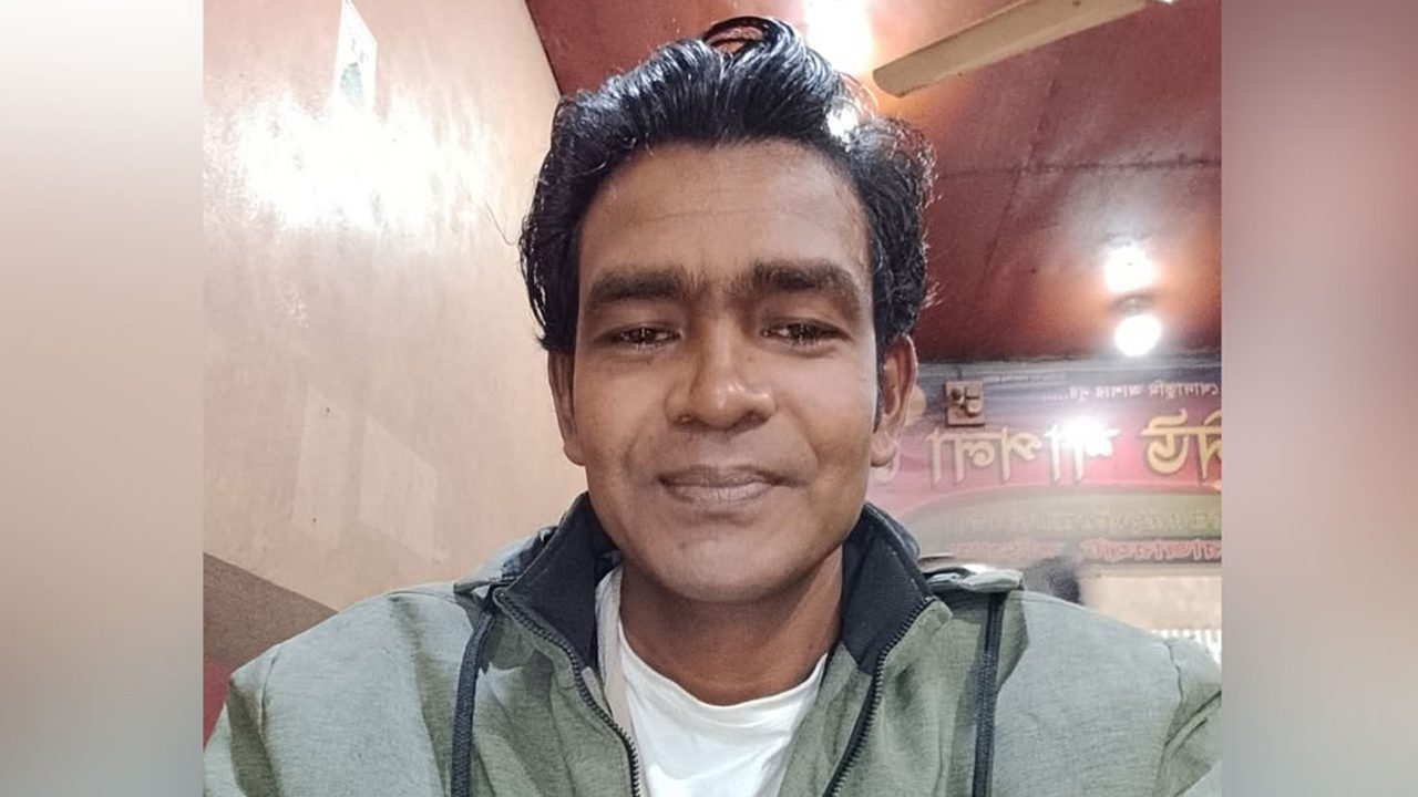 উপদেষ্টাকে নিয়ে ফেসবুকে পোস্ট, বরখাস্ত হলেন প্রাথমিক শিক্ষক