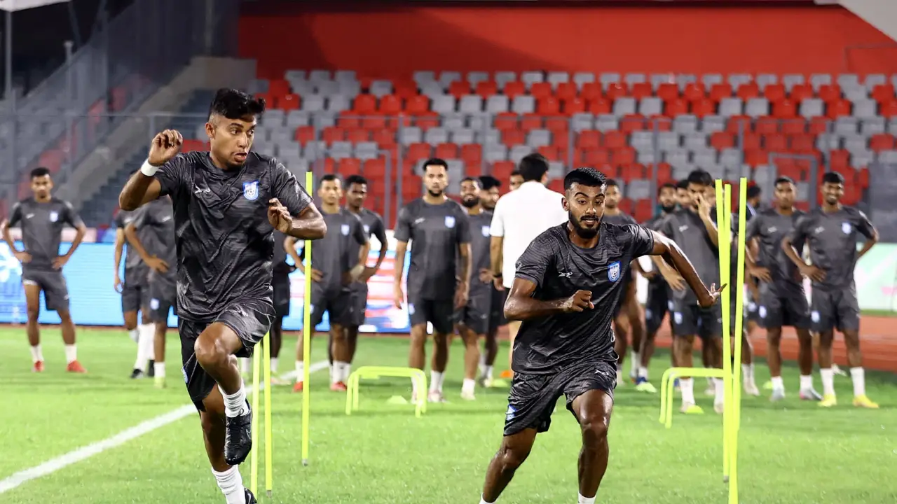 সিঙ্গাপুর ম্যাচের আগে তিনজনকে বাদ দিলেন ক্যাবরেরা