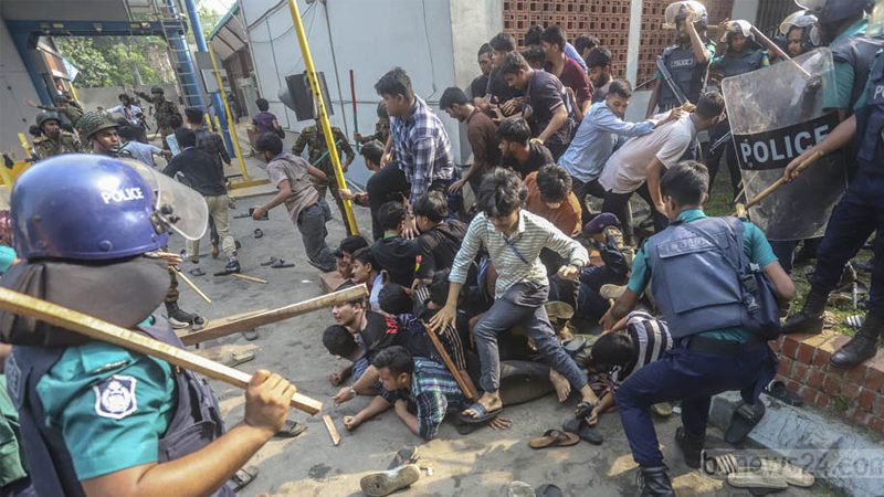 সচিবালয়ে ভাঙচুর-হত্যাচেষ্টার অভিযোগে ১২০০ জনের বিরুদ্ধে মামলা