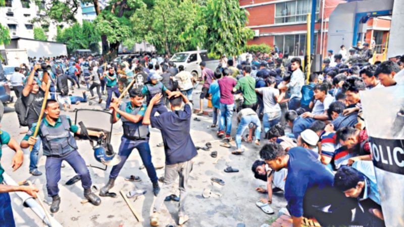 ১২০০ জনকে অজ্ঞাত আসামি করে পুলিশের মামলা