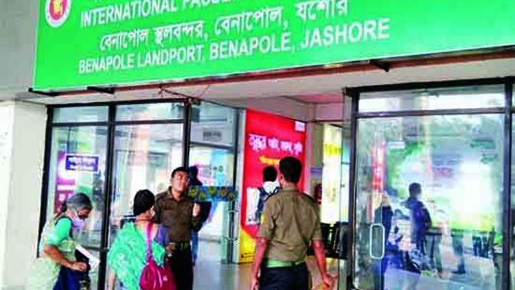 বেনাপোল বন্দর: এক বছরে ভ্রমণ রাজস্ব কমেছে প্রায় ৯০ কোটি