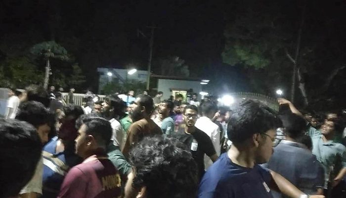 শিক্ষার্থীদের ওপর হামলা, অনির্দিষ্টকালের জন্য বন্ধ বাংলাদেশ কৃষি বিশ্ববিদ্যালয়