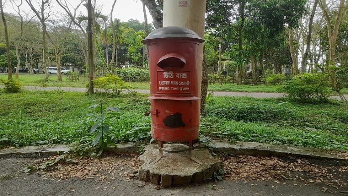 চিঠি আর ডাকবক্সের নীরব সাক্ষী