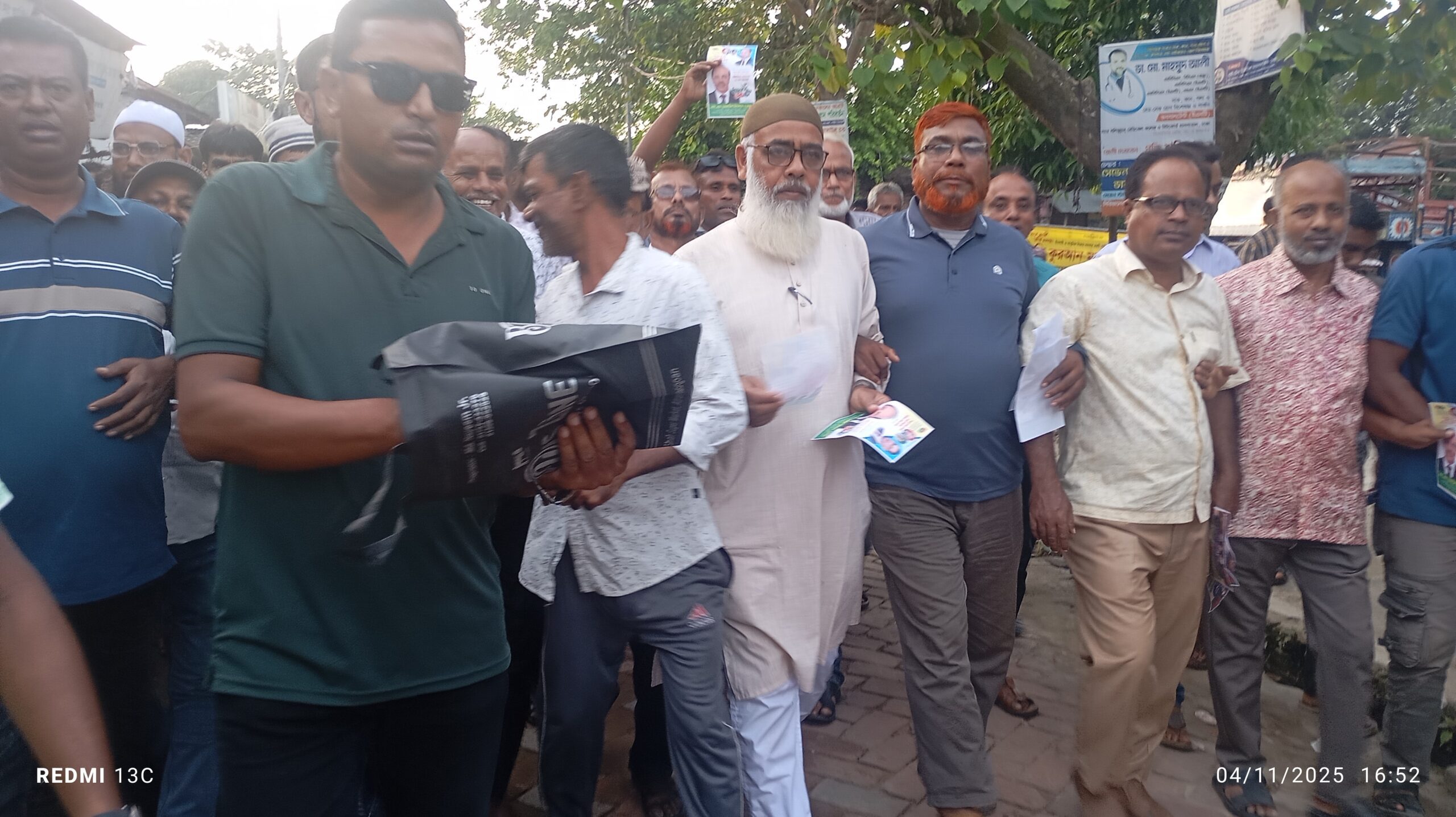 আত্রাইয়ে বিএনপির  রাষ্ট্রকাঠামো মেরামতের ৩১ দফা লিফলেট বিতরণ