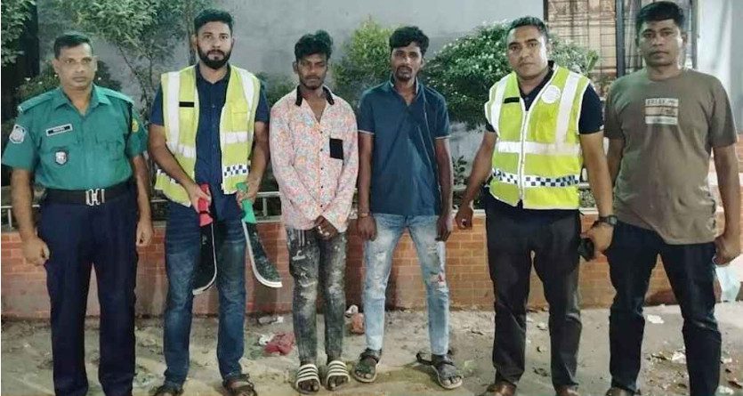 মোহাম্মদপুরে চাপাতিসহ ২ ছিনতাইকারী গ্রেপ্তার