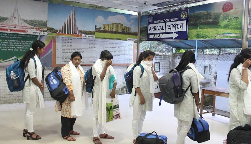 ভারতে পাচারের শিকার ৩০ জন কিশোর-কিশোরী বেনাপোলে হস্তান্তর
