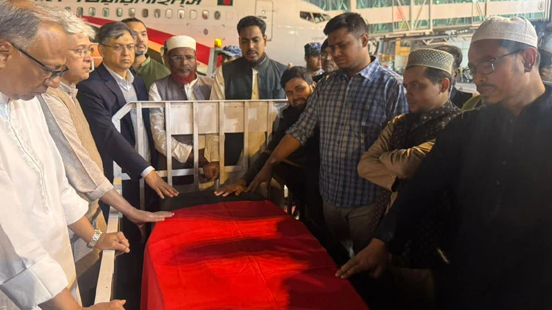 কফিনবন্দি হয়ে দেশে ফিরলেন ওসমান হাদি