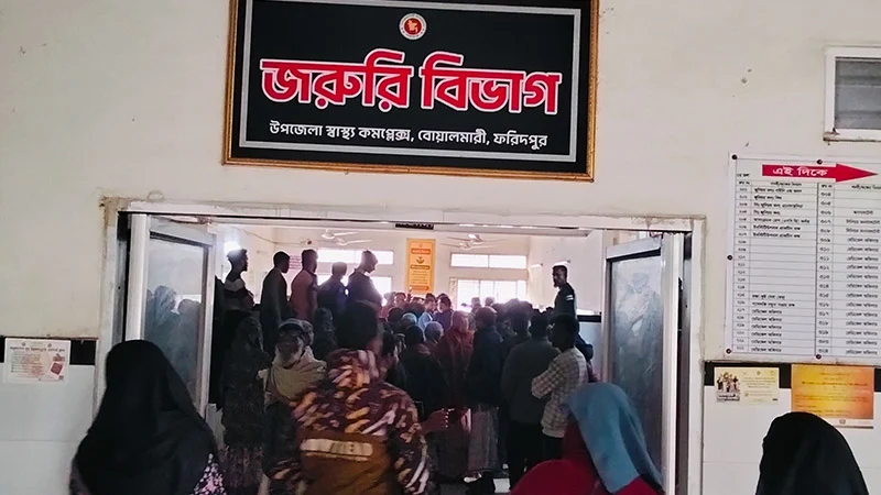 ট্রেনের ধাক্কায় দুমড়ে-মুচড়ে গেল পিকআপ, দুই ভাইসহ নিহত ৩