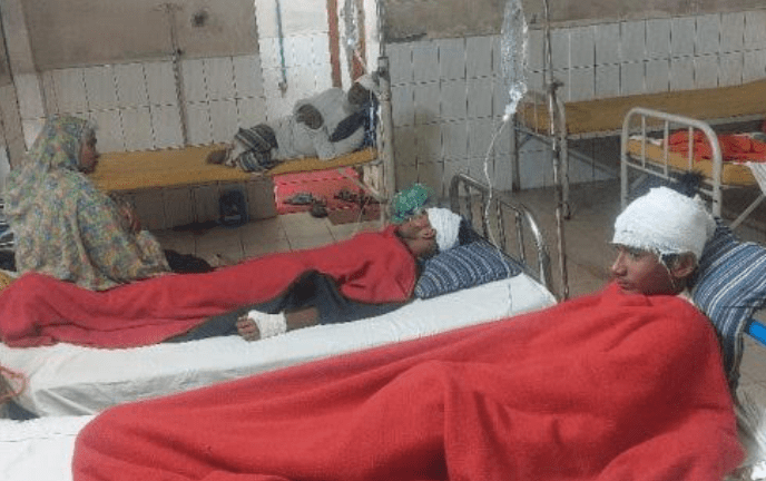 টঙ্গীবাড়িতে একই পরিবারের ৫ জনকে কুপিয়ে জখম