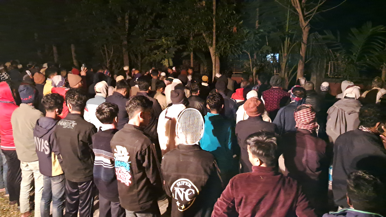 মা-শিশুর পাশাপাশি দাফন, কারা ফটকে থেমে রইল স্বামীর শেষ দেখা