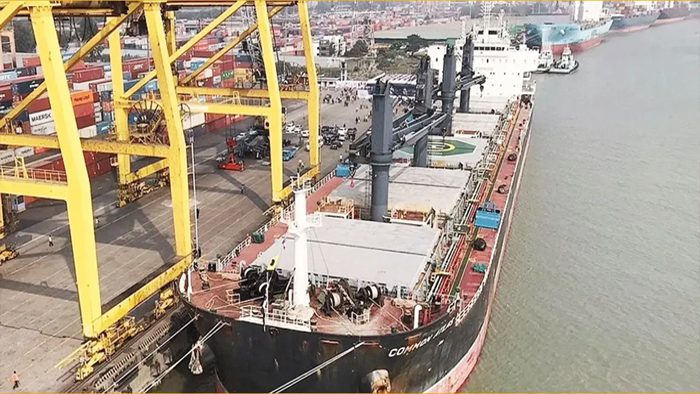 চট্টগ্রাম বন্দরে জ্বালানি খালাস অব্যাহত, ২২ দিনে এলো ২৫ জাহাজ