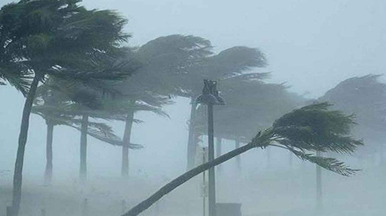 ৫০ কিমি বেগে ঝড় ও বজ্রসহ বৃষ্টির আভাস